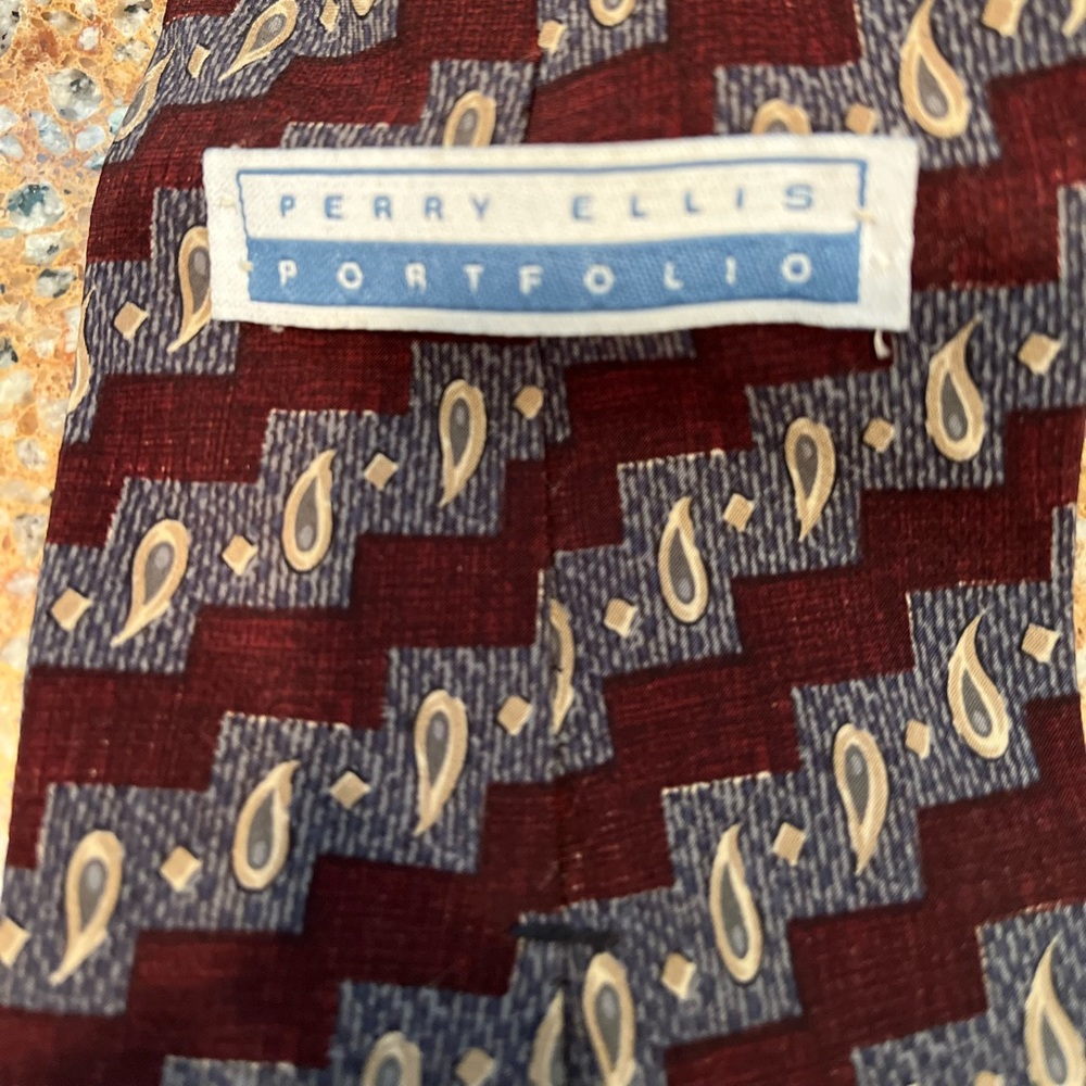 Perry Ellis mens 100% silk tie